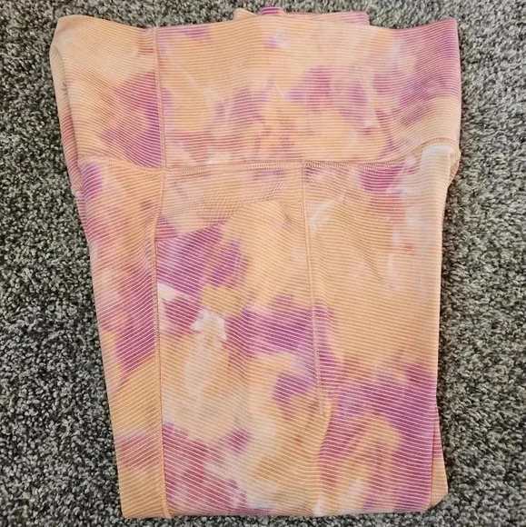 Athleta Salutation Stash Pocket II Capri Leggings Island Coral Small - Picture 4 of 9